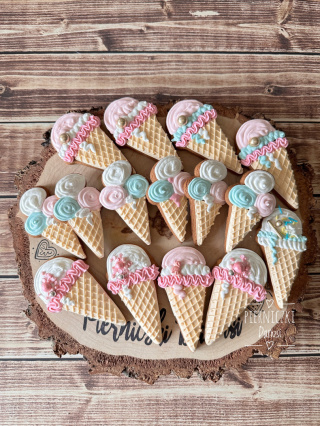 Lody w rożku biało-różowe